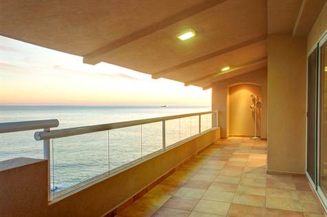 Oceanfront at La Jolla Real