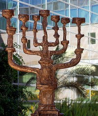 Menorah_airport.jpg